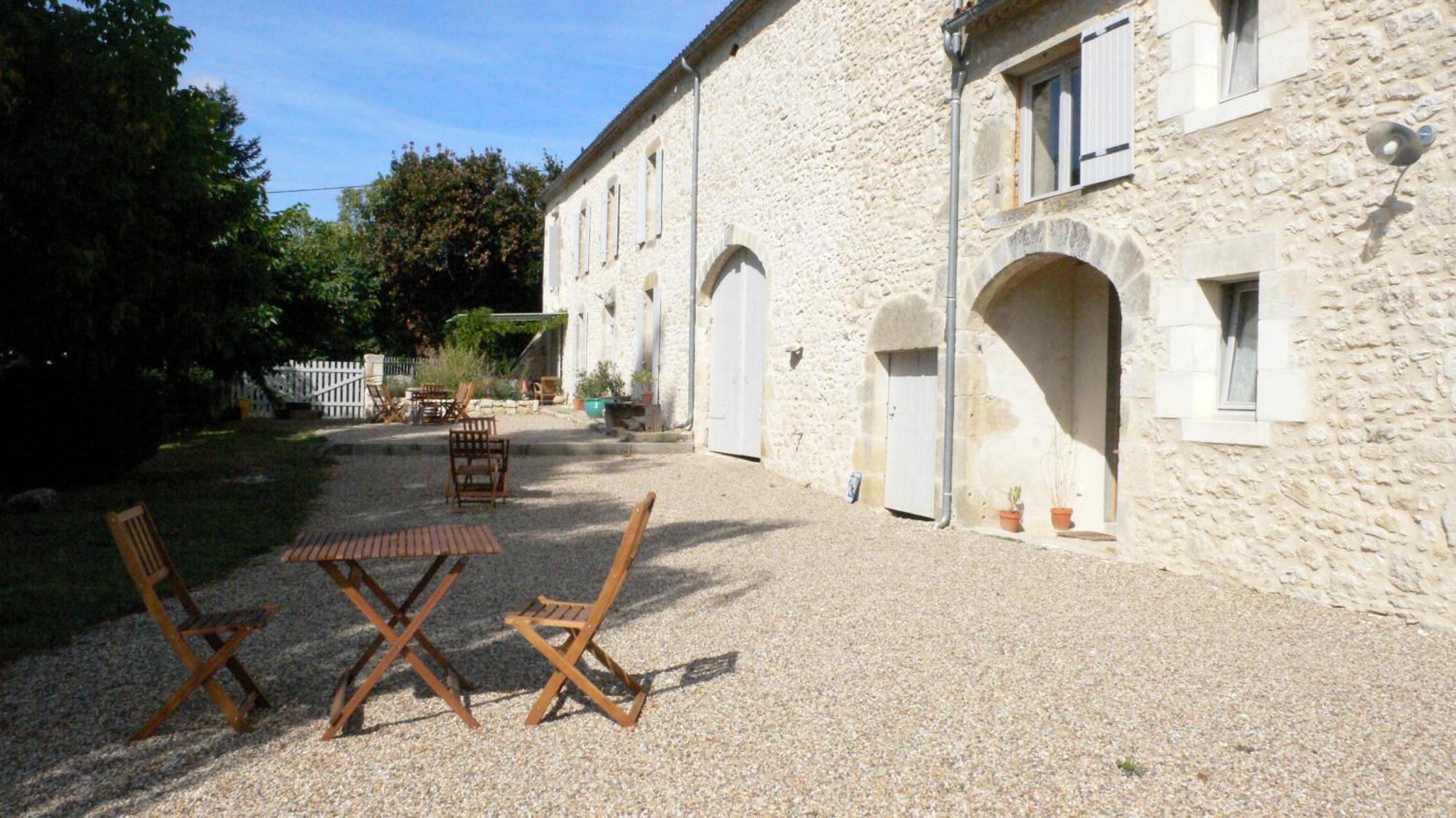 Hotel Les Foucauds Saint-Quentin-de-Caplong Esterno foto